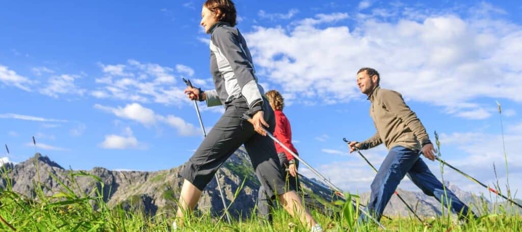 Nordic-Walking in einer Gruppe