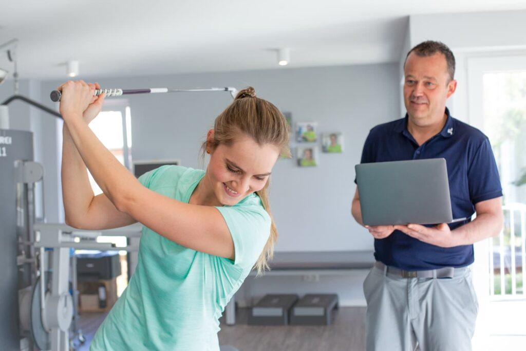 Physiotherapeut Marcel Jonas bei der Golf Physiotherapie